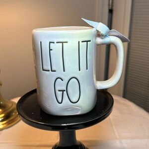 Rae Dunn Let it go coffee/tea mug
